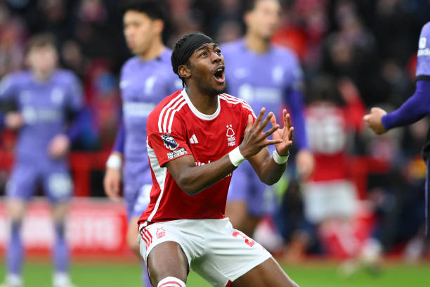 在禁区内抢 在禁区内抢